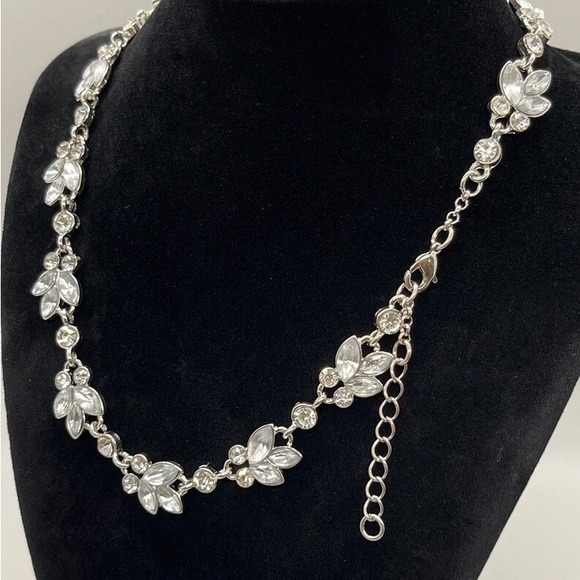 An Icy Costume Necklace - Picture 4 of 6